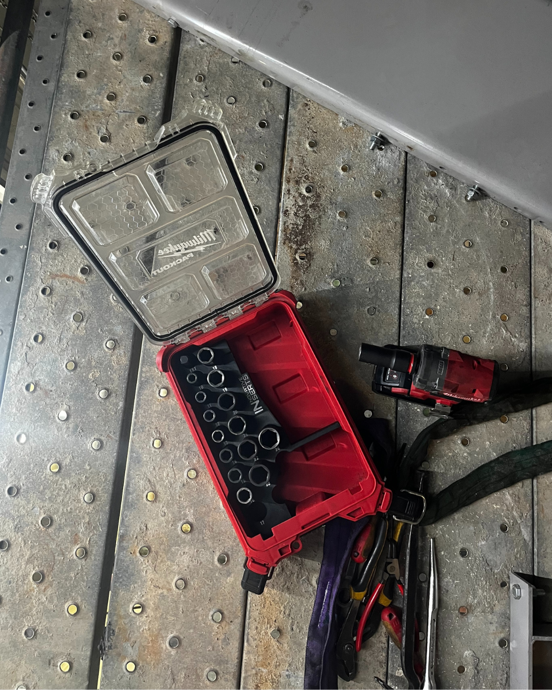 M18 Compact Impact Wrench, 16pc Sockets & 6Ah Battery Insert for Packout™